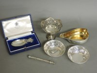 Lot 1147 - A silver sauce boat