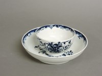 Lot 1216 - A Worcester tea bowl and saucer