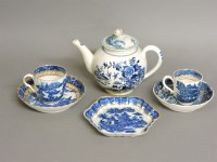 Lot 1222 - A mid 18th century Worcester teapot