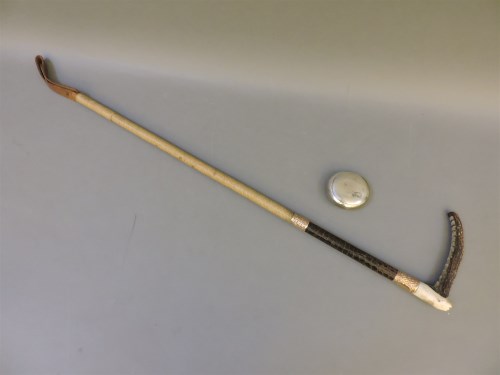Lot 1187 - A riding crop