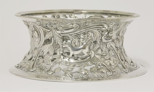 Lot 198 - A Victorian Irish silver dish ring