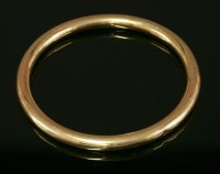 Lot 376 - An Art Deco hollow gold slave bangle