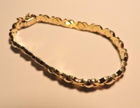 Lot 289 - An 18ct gold two colour bracelet