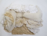 Lot 176 - A collection of lace