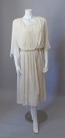 Lot 163 - A 1920s cream silk flapper day dress