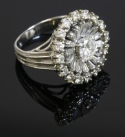 Lot 519 - A diamond set