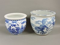 Lot 659 - A 19th century blue and white jardinière