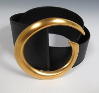 Lot 261 - A Gucci black leather belt with gold tone single 'G' buckle