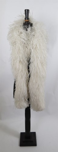 Lot 119 - A white ostrich feather boa