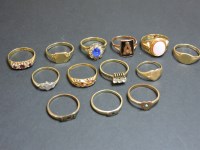 Lot 94 - Thirteen assorted rings