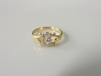 Lot 6 - An 18ct gold diamond cluster ring