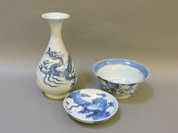 Lot 189 - Three Chinese blue and white items