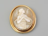 Lot 38 - A Victorian shell cameo brooch