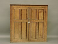 Lot 572 - An oak cupboard