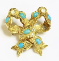 Lot 292 - A Victorian turquoise and chrysolite bow brooch