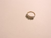 Lot 3 - A graduated five stone diamond ring