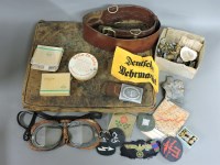 Lot 145 - A quantity of militaria