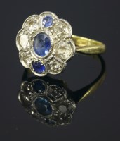 Lot 465 - An Art Deco sapphire and diamond daisy cluster ring