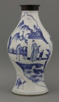 Lot 21 - A blue and white Vase