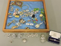 Lot 43 - A collection of silver