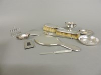 Lot 86 - An assortment of silver