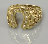 Lot 24 - A 9ct gold gentleman's diamond set horse shoe ring