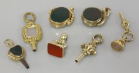 Lot 31 - A 15ct gold bloodstone and sardonyx swivel fob