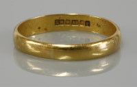 Lot 36 - A 22ct gold wedding ring