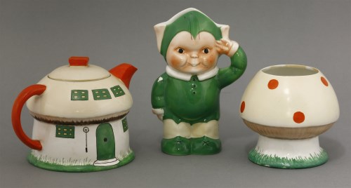 Lot 87 - A Shelley 'Boo Boo' teapot and cover