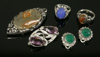 Lot 8 - An Arts and Crafts agate brooch