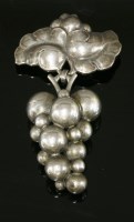 Lot 19 - A sterling silver brooch