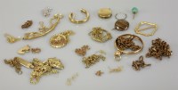 Lot 26 - Assorted odd gold items