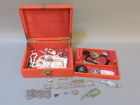 Lot 50 - A red jewellery box and contents