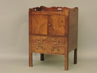 Lot 396 - A George III tray top commode