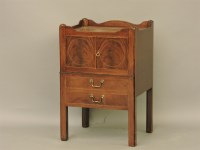 Lot 403 - A Georgian mahogany tray top commode