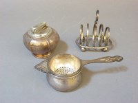 Lot 80 - A silver toast rack