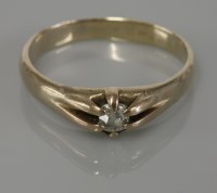 Lot 17 - A gentleman's single stone diamond ring