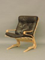 Lot 476 - An Ingmar Relling cantilever beech framed leather cushioned chair