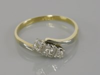 Lot 8 - A three stone crossover diamond ring
