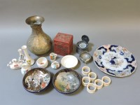 Lot 198 - A collection of items