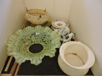 Lot 199 - A collection of ceramics
