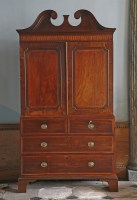 Lot 400 - A George III mahogany linen press