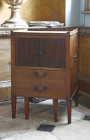 Lot 1390 - A Georgian mahogany commode