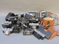 Lot 418 - A quantity of mid 20th century folding and other cameras