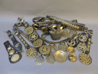 Lot 475 - A collection of antique and other horse brasses