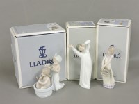 Lot 382 - Three Lladro figurines