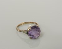 Lot 176 - A single stone amethyst gold ring