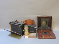 Lot 315 - A Henry Park 'The Victoria' mahogany folding camera