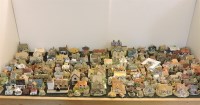 Lot 480 - A collection of Lilliput Lane type model houses