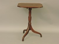 Lot 531 - An early 19th century mahogany snap top wine table